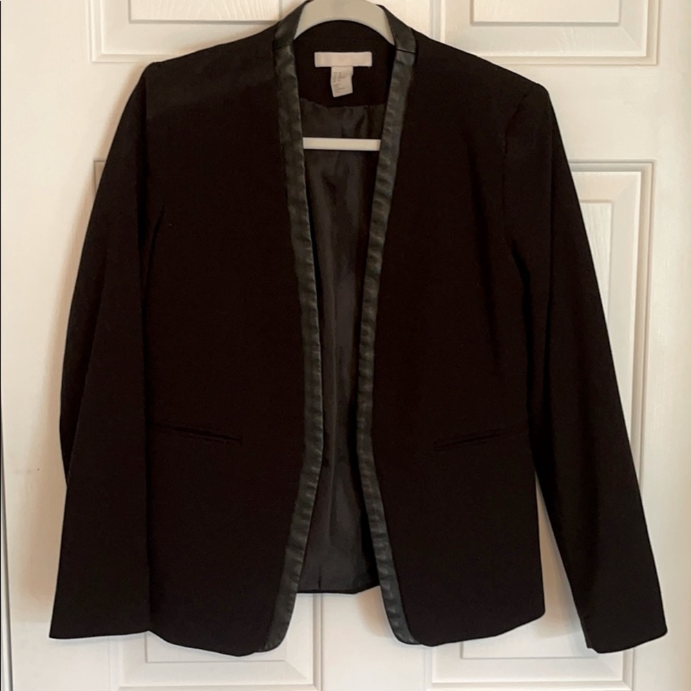 Black H&M women’s suit jacket